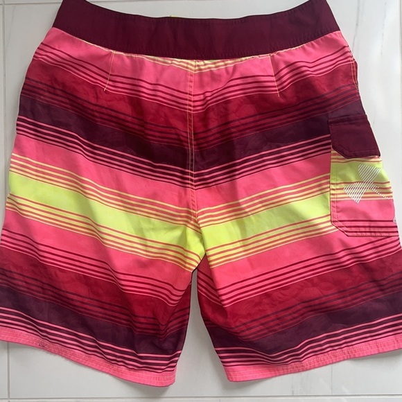 Under Armour Multi Color Loose Fit Board/Swim Shorts Size 32 - Picture 5 of 6